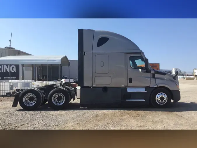 2022 Freightliner Cascadia 126