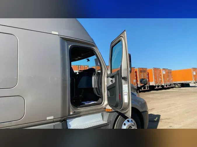 2020 Freightliner Cascadia