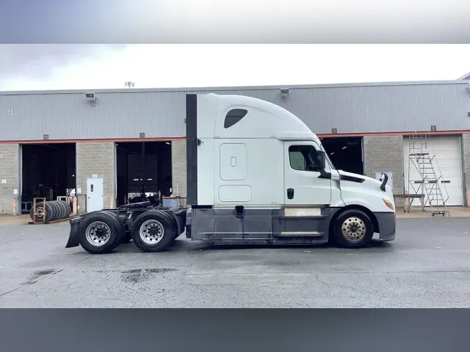 2020 Freightliner Cascadia 126