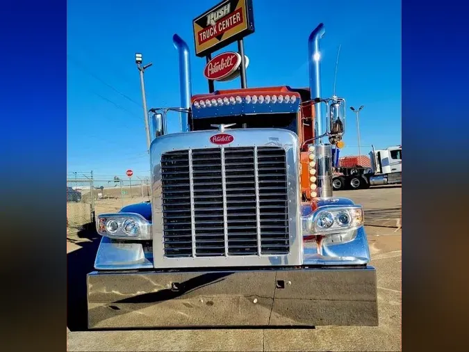 2022 Peterbilt 389