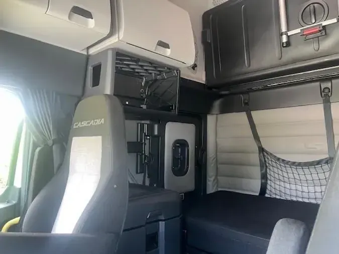 2021 Freightliner Cascadia