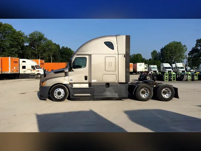 2021 Freightliner Cascadia 126