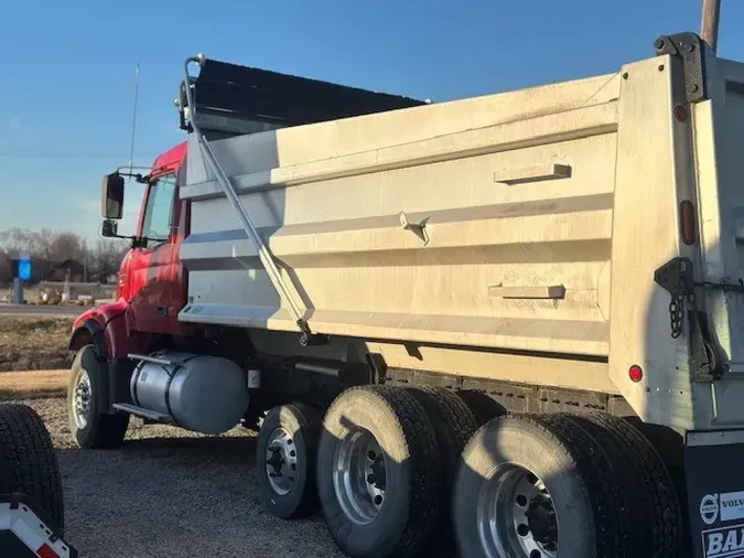 2006 VOLVO VHD64F200