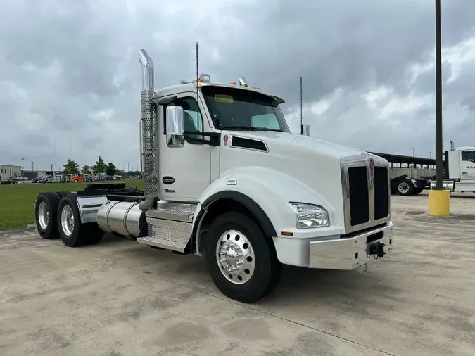 2026 Kenworth T880