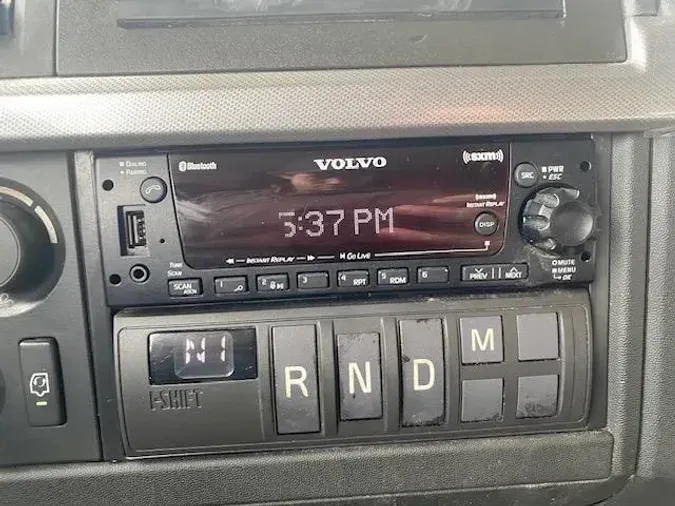 2023 Volvo VNR64T400