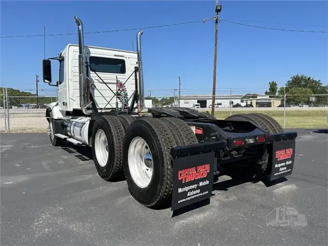 2019 VOLVO VHD64FT300