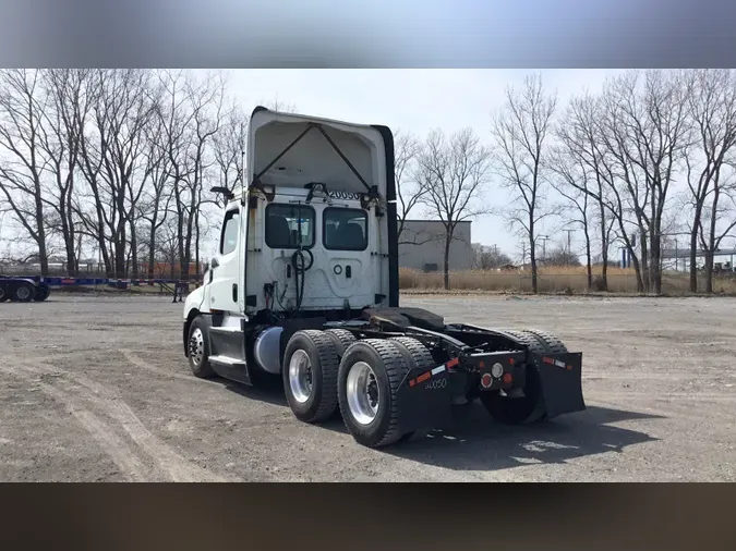 2020 Freightliner Cascadia 126
