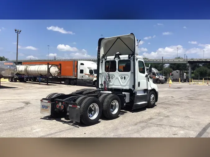 2019 Freightliner Cascadia 126