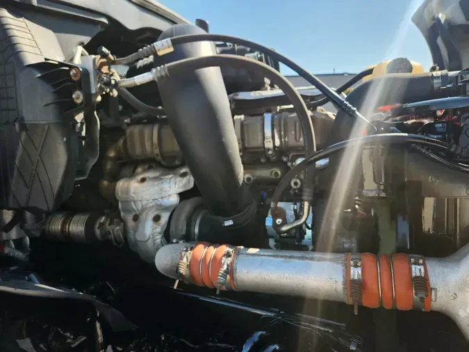 2019 FREIGHTLINER Cascadia 126