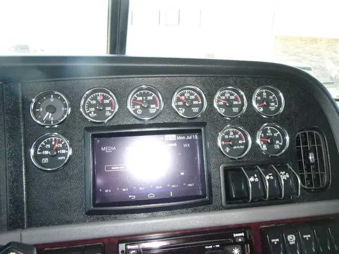 2022 Peterbilt 389