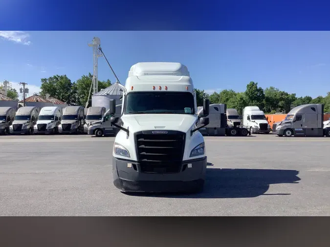 2021 Freightliner Cascadia 126