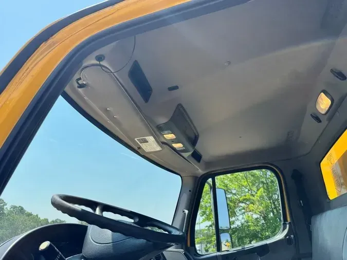 2019 Freightliner Business Class M2 106