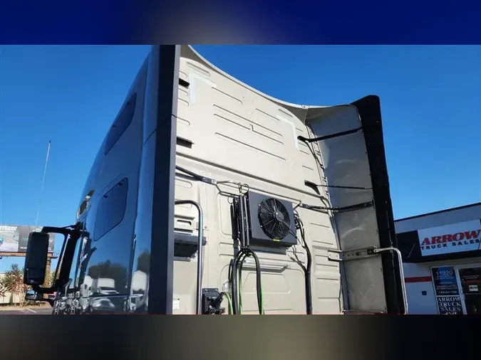 2022 VOLVO VNL760