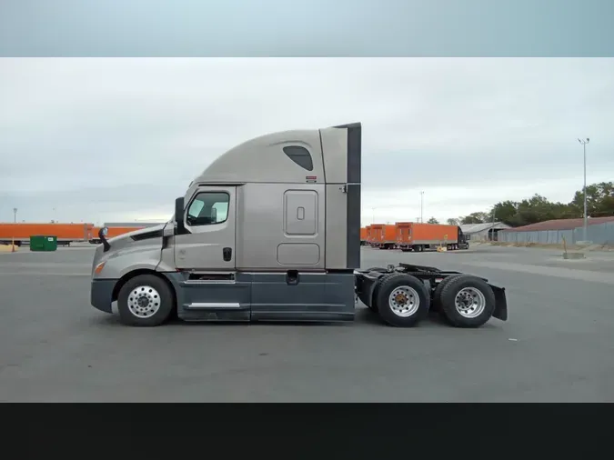 2025 Freightliner Cascadia 126387b004105ab4672caed286249fe32cb