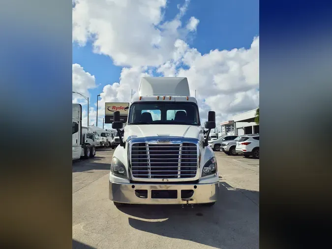 2020 FREIGHTLINER/MERCEDES CASCADIA 125387b9d92eb35c2e02e37c6c07c78fbde