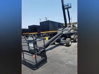 2005 JLG 400S