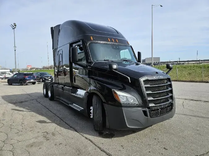 2022 FREIGHTLINER Cascadia 126