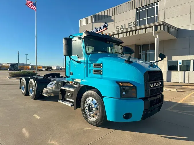 2020 MACK AN64T