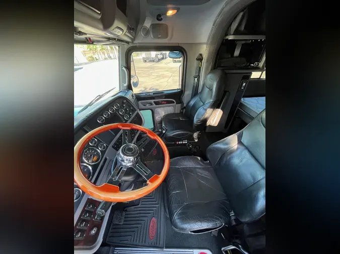 2020 Peterbilt 389