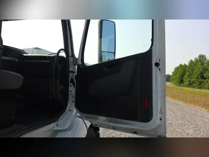 2019 Volvo VNL300