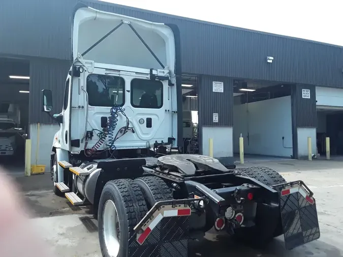 2017 FREIGHTLINER CASCADIA 113