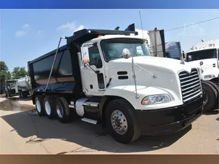 2017 MACK PINNACLE CXU613