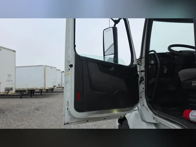 2019 Volvo VNL300