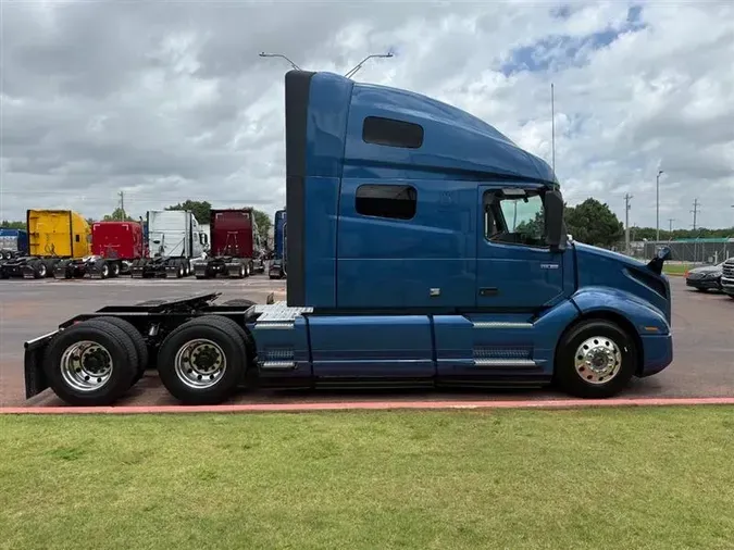 2021 VOLVO VNL760