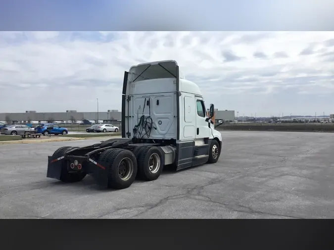2021 Freightliner Cascadia 126