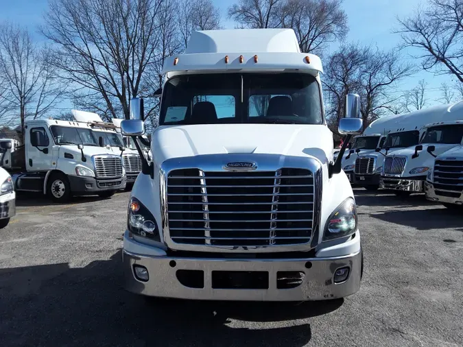 2018 FREIGHTLINER/MERCEDES CASCADIA 113