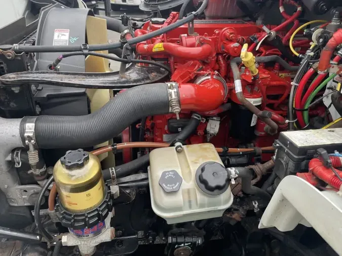 2018 FREIGHTLINER M2 106