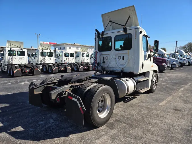 2018 FREIGHTLINER/MERCEDES CASCADIA 125