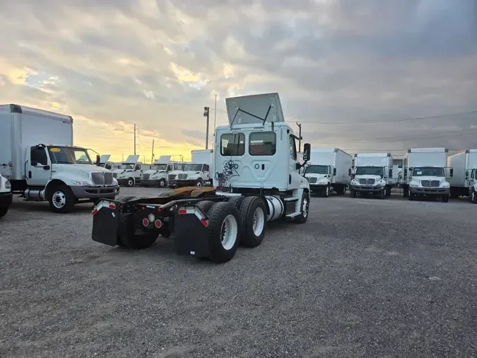 2018 FREIGHTLINER/MERCEDES CASCADIA 125