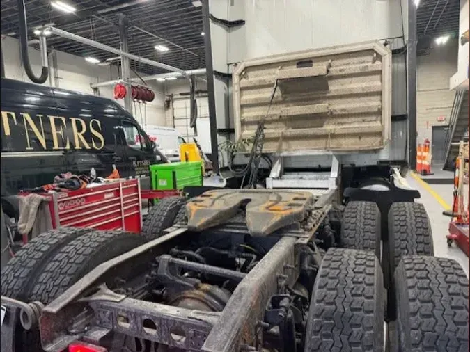 2019 NAVISTAR INTERNATIONAL LT625 SLPR CAB