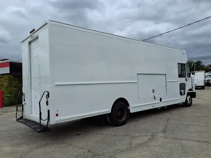 2017 FRTLR CUSTOM CHASSIS CORP MT-55 WALK-IN