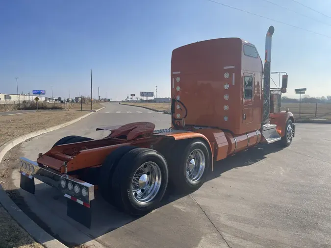2022 Kenworth W900L