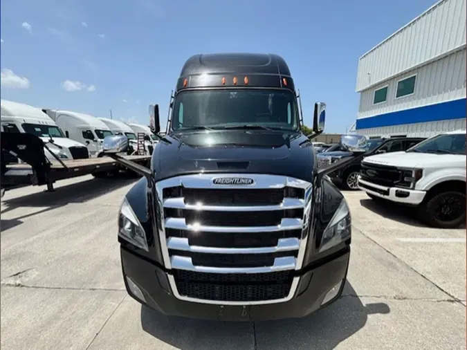 2023 Freightliner Cascadia 126