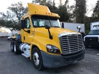 2018 Freightliner X12564ST