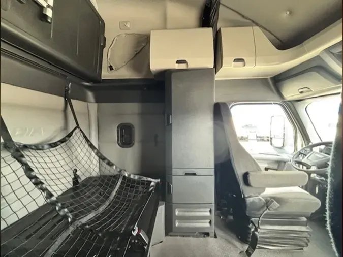 2022 FREIGHTLINER CASCADIA 126