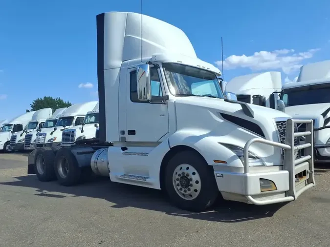 2020 VOLVO VNL64T-300