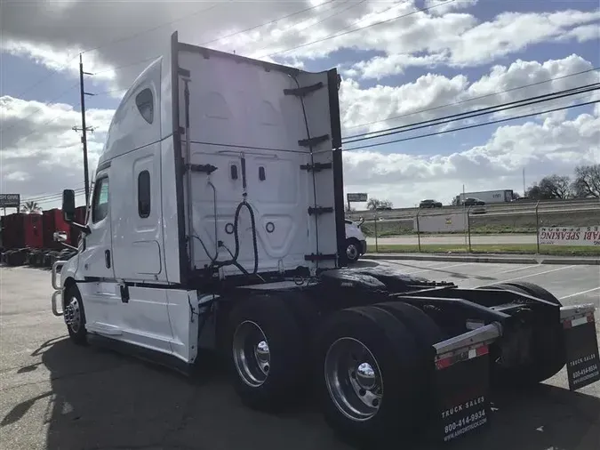 2022 FREIGHTLINER CA126