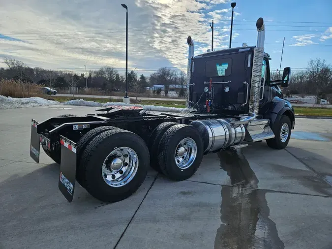 2026 Kenworth T880