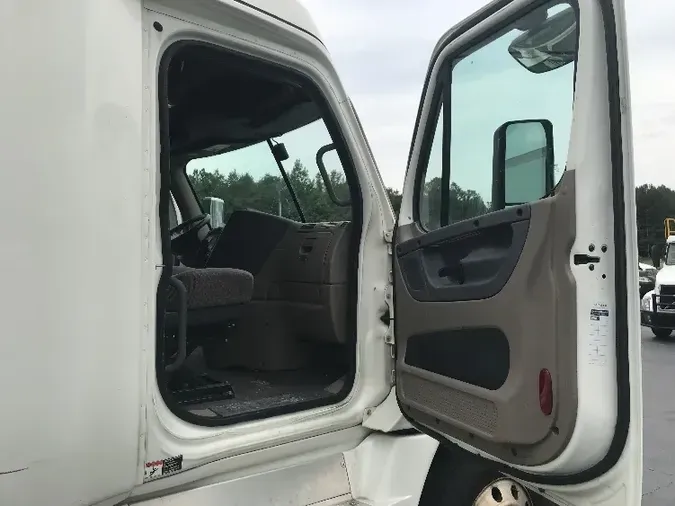 2018 Freightliner X12564ST