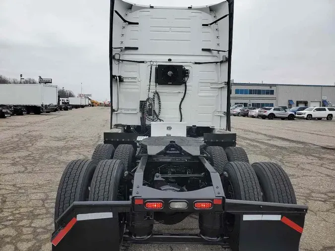 2020 VOLVO VNL64T760