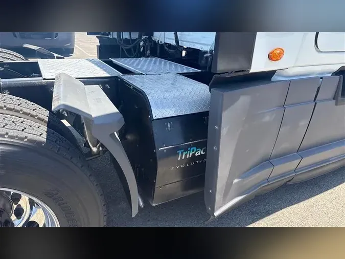 2020 FREIGHTLINER CA126