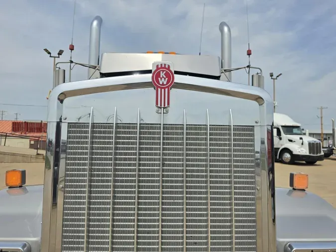 2024 Kenworth W90038c67e0d2b21375c3083e15bbd5bed78