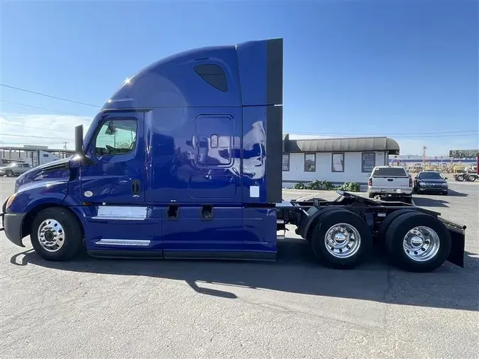 2021 FREIGHTLINER CA126