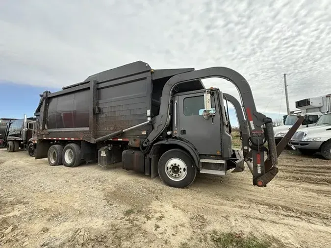 2013 MACK MRU613