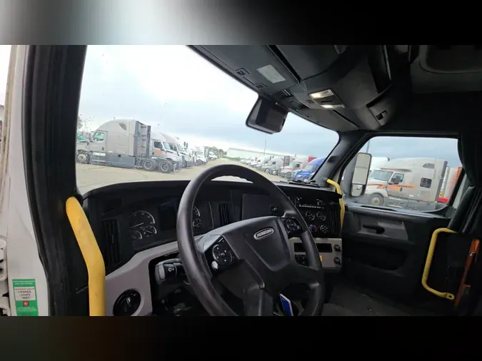 2022 Freightliner Cascadia 126