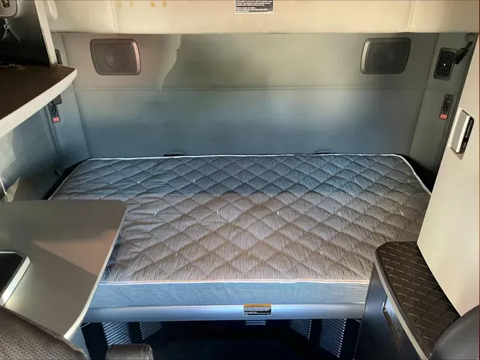 2022 Kenworth T68038cb3d6656e2a5e6d066d93cb9d0ab3a